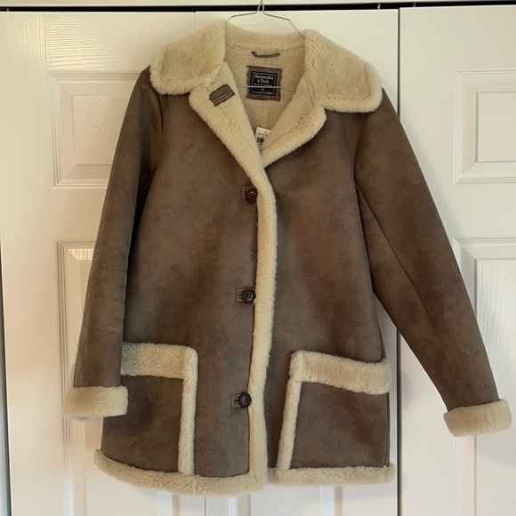 Abercrombie & Fitch Faux Shearling Jacket! - Picture 2 of 6